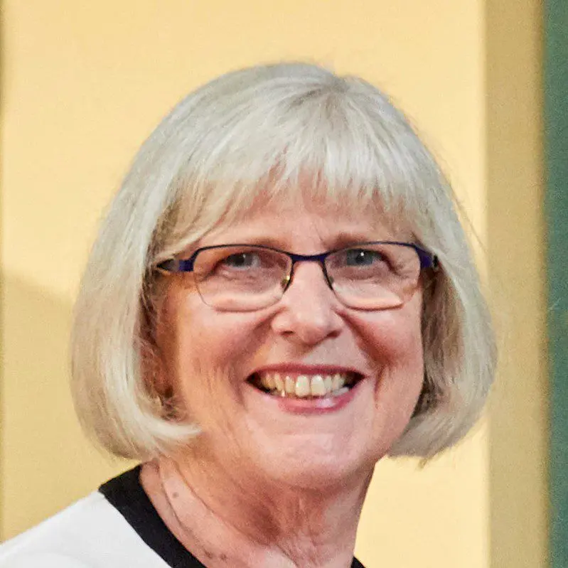 Professor Jennifer Hoy